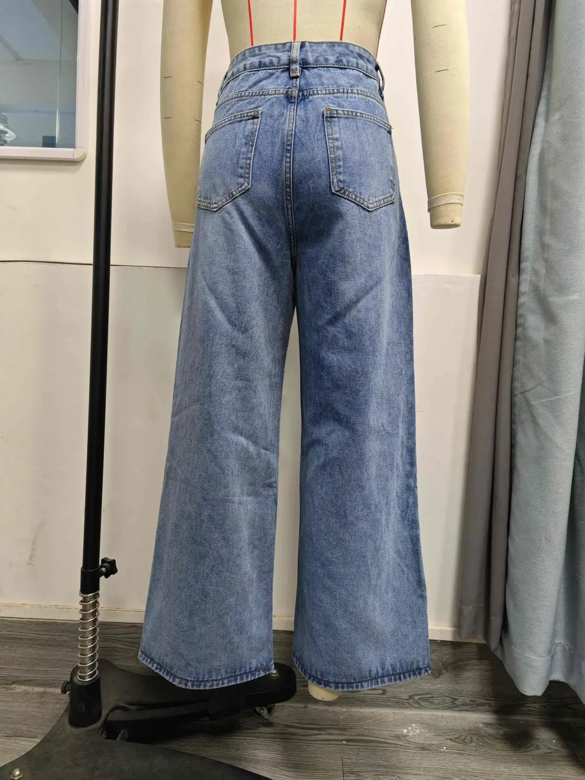 Jeans Wide Leg con Diamantes: 3 Secretos de este Estilo Legendario para Damas - Imagen 6