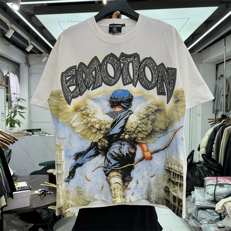 Camiseta Streetwear Angel Print MIXED EMOTION estilo urbano